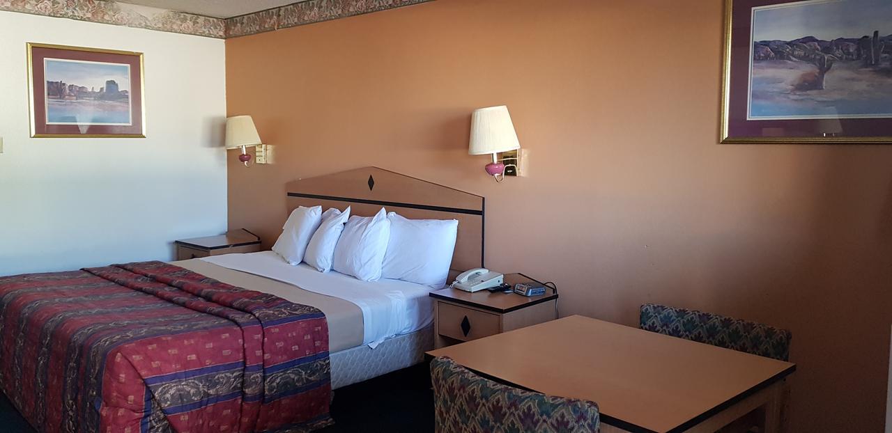 Night Inn Globe Bagian luar foto