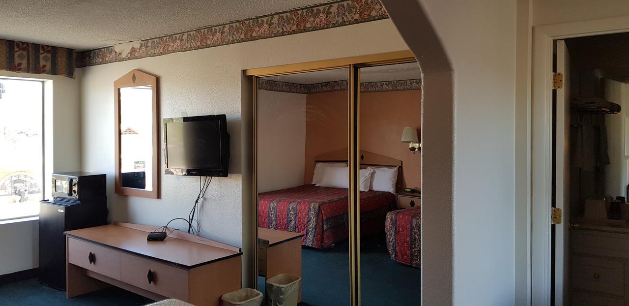 Night Inn Globe Bagian luar foto
