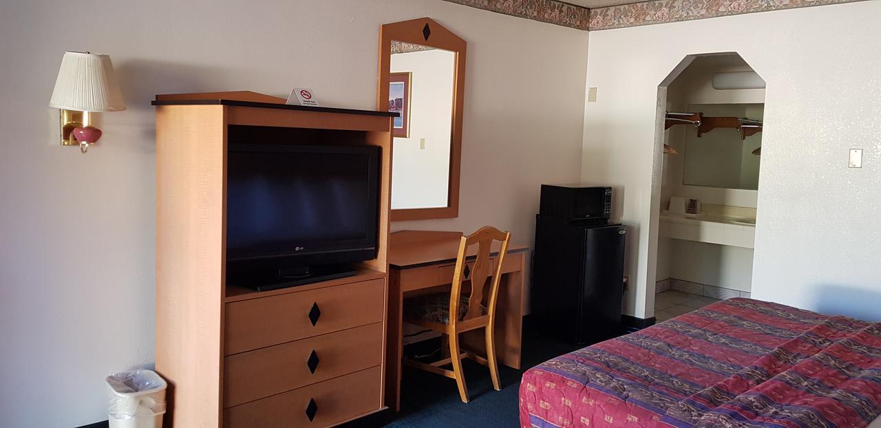 Night Inn Globe Bagian luar foto
