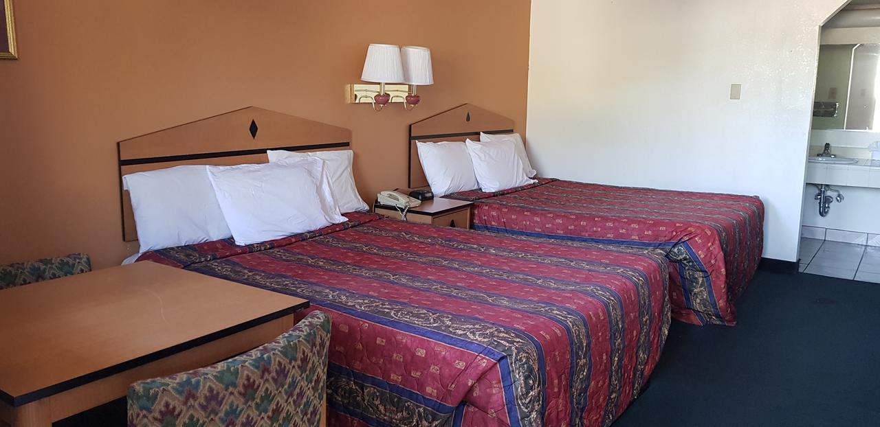 Night Inn Globe Bagian luar foto