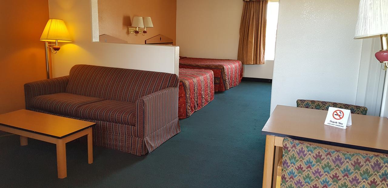 Night Inn Globe Bagian luar foto